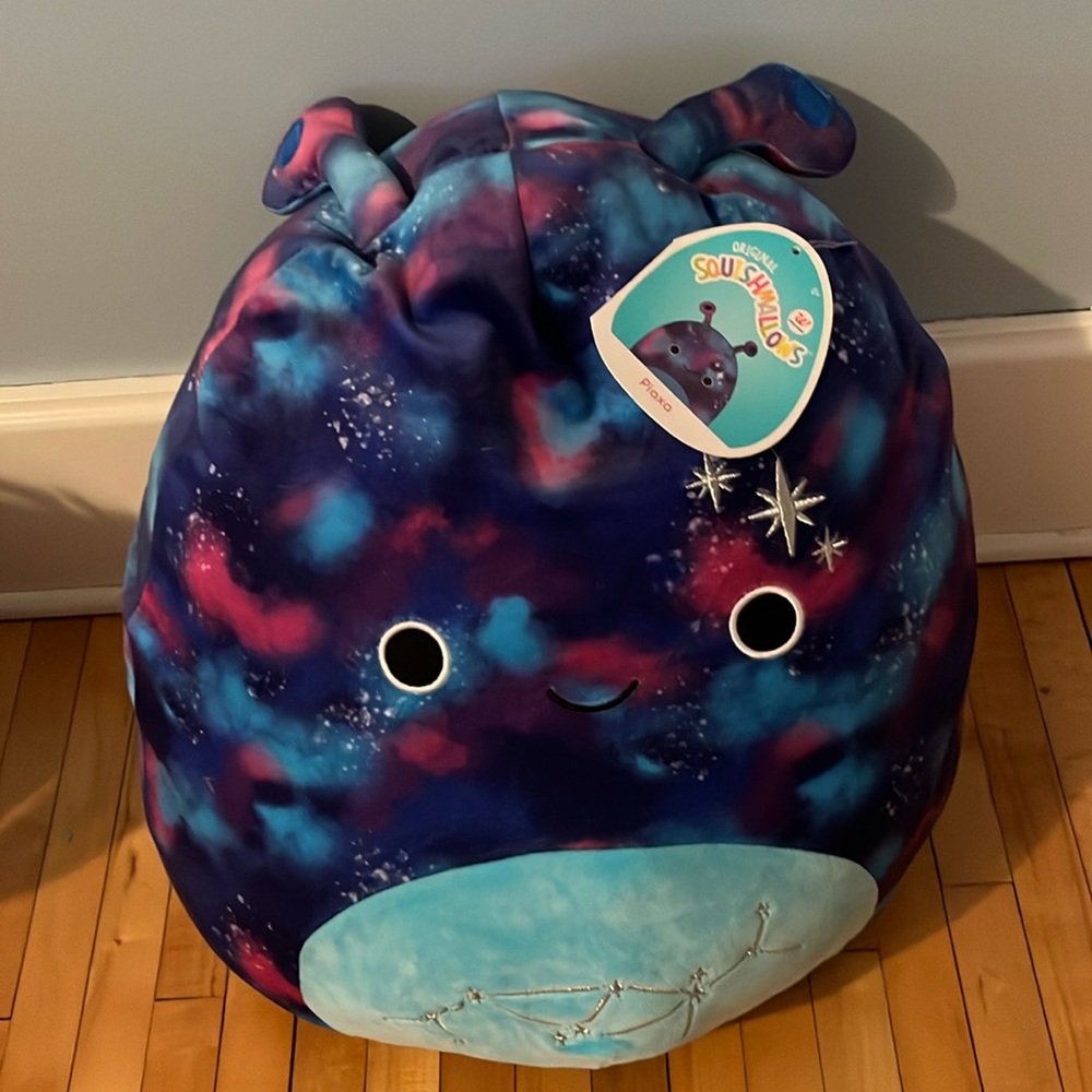 Alien squishmallow Piaxa